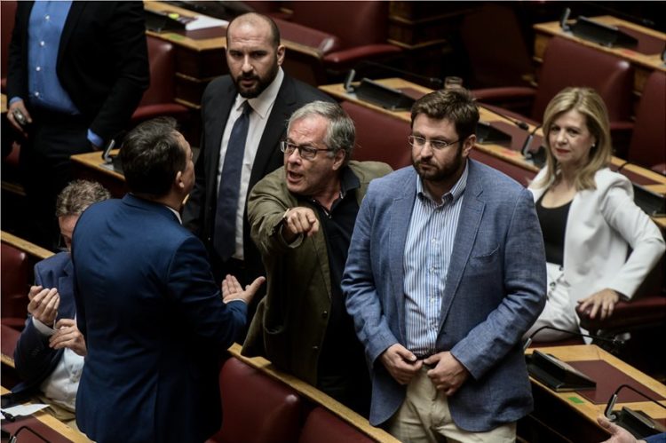 Βουλή: Επεισόδιο με εκφράσεις πεζοδρομίου από τον βουλευτή του ΣΥΡΙΖΑ, Κώστα Μάρκου