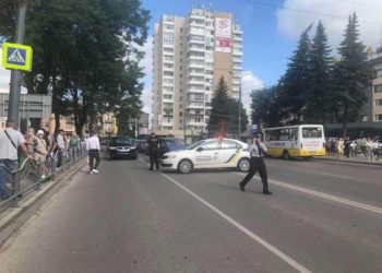 Ουκρανία: Συναγερμός με ομηρία – Ενοπλος κρατά 20 άτομα σε λεωφορείο