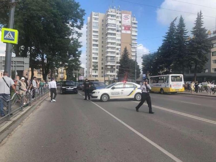 Ουκρανία: Συναγερμός με ομηρία – Ενοπλος κρατά 20 άτομα σε λεωφορείο