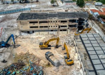 Μπήκαν οι μπουλντόζες στο Ελληνικό