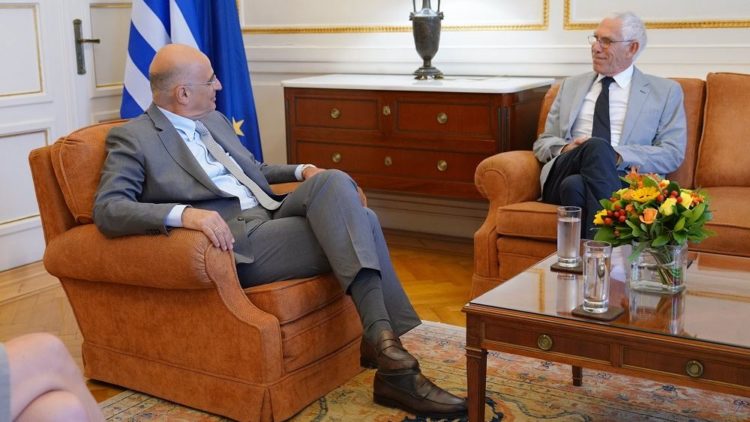 Συνάντηση του Ν. Δένδια με τον πρόεδρο της ελληνικής κοινότητας Βεγγάζης