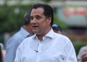 Οι τράπεζες άρχισαν τις εξώσεις, ακόμα και ηλικιωμένων, με τη χρησιμοποίηση 10άδων αστυνομικών, αλλά ο Άδωνις σφυρίζει κλέφτικα