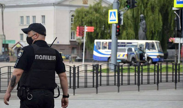 Ουκρανία: Άνδρας οπλισμένος με χειροβομβίδα, κρατά όμηρο αστυνομικό