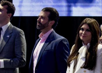 ΗΠΑ: Θετική στον κορονοϊό η σύντροφος του Ντόναλντ Τραμπ τζούνιορ – Αρνητικός ο γιος του Αμερικανού προέδρου