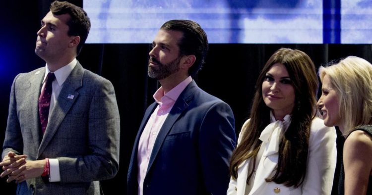 ΗΠΑ: Θετική στον κορονοϊό η σύντροφος του Ντόναλντ Τραμπ τζούνιορ – Αρνητικός ο γιος του Αμερικανού προέδρου