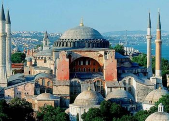 Τουρκία: Ξηλώθηκε και η ταμπέλα του μουσείου στην Αγία Σοφία