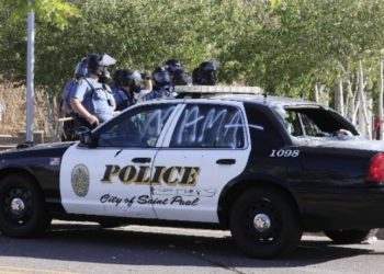 ΗΠΑ: Ένοπλοι πυροβόλησαν σε πλήθος – Τουλάχιστον 12 τραυματίες