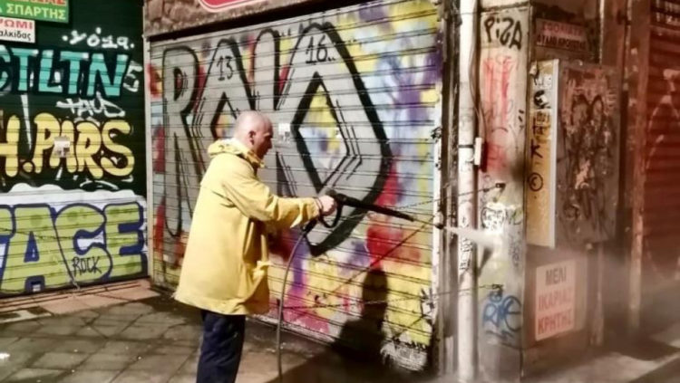 Δήμος Αθηναίων: Μεγάλη αντιγκράφιτι παρέμβαση σε όλη την οδό Αθηνάς