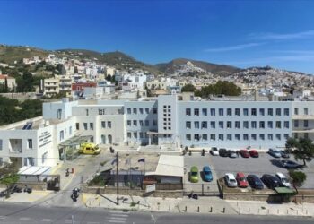 Άγρια συμπλοκή στη Σύρο – Τον χτύπησαν με σφυρί στο πρόσωπο