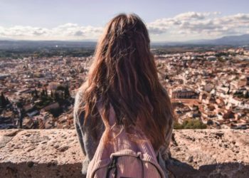 Ηλιούπολη: Συνελήφθη 45χρονος καθηγητής που είχε σχέση με 15χρονη μαθήτρια του