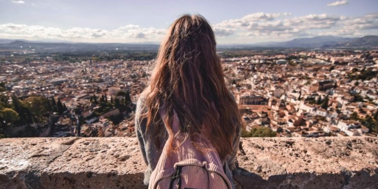 Ηλιούπολη: Συνελήφθη 45χρονος καθηγητής που είχε σχέση με 15χρονη μαθήτρια του