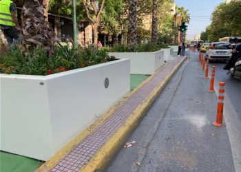 Καθαρίστηκαν οι ζαρντινιέρες του Μεγάλου Περιπάτου – Μπακογιάννης:  Όσοι προσπαθούν να καταστρέψουν, ματαιοπονούν