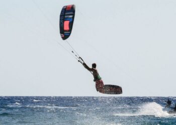 Μύκονος: Σοκαριστικός τραυματισμός σέρφερ