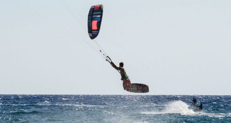 Μύκονος: Σοκαριστικός τραυματισμός σέρφερ