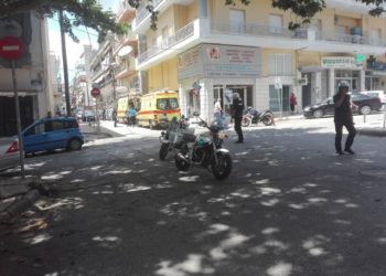 Επίθεση με τσεκούρι στη ΔΟΥ Κοζάνης – Τραυμάτισε 3 υπαλλήλους