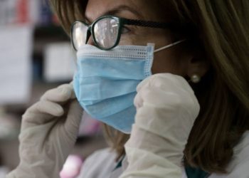 Εισήγηση λοιμωξιολόγων για υποχρεωτική χρήση μάσκας σε κλειστούς χώρους