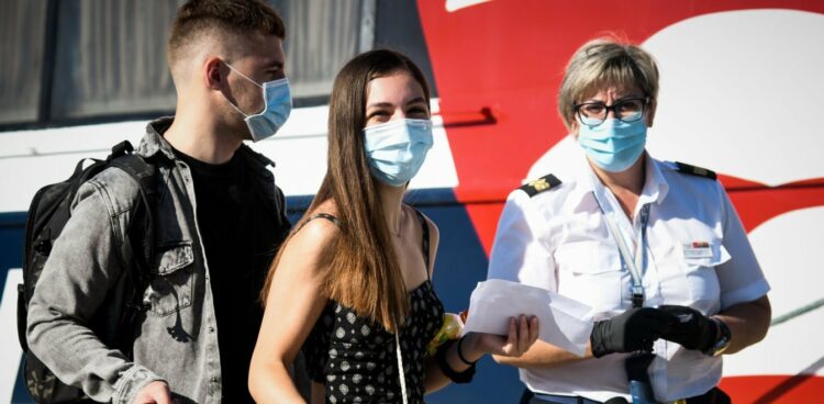 Εξαδάκτυλος: Οι μάσκες – ασπίδες δεν παρέχουν ασφάλεια – Προσοχή στις μάσκες με φίλτρο