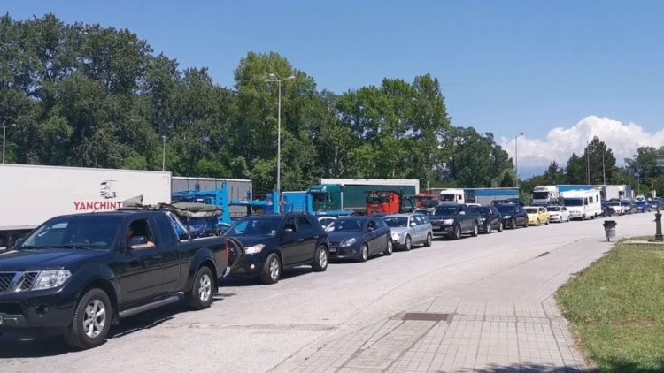 Προμαχώνας: Ουρά 10 χλμ – Έως και 5 ώρες η αναμονή