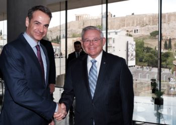 Τηλεφωνική επικοινωνία Μητσοτάκη με τον γερουσιαστή Μενέντεζ