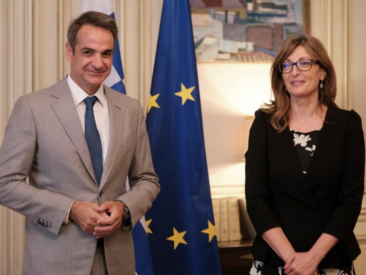 Συνάντηση του πρωθυπουργού με την ΥΠΕΞ της Βουλγαρίας