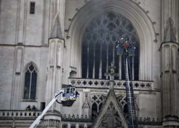 Ελεύθερος ο συλληφθείς για την πυρκαγιά στον καθεδρικό της Νάντης