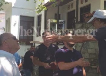 Σταγιάτες: Κατέβασε πανό και έσπασε μαύρες σημαίες o Mπέος (βιντεο)