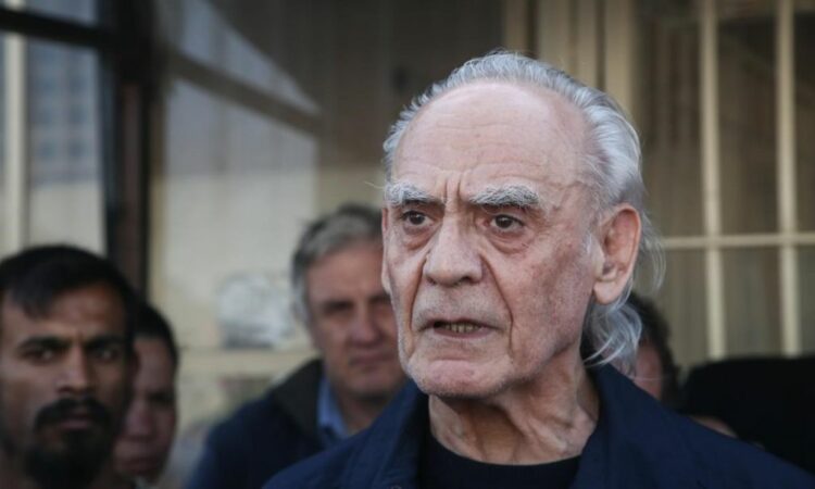 Ακης Τσοχατζόπουλος: Συμπτώματα λοίμωξης από κορονoϊό δείχνουν οι εξετάσεις