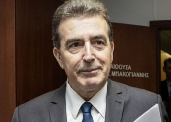 Στη Μύκονο ο Μιχάλης Χρυσοχοΐδης – Ελεγχοι σε beach bar και για πάρτι σε βίλες