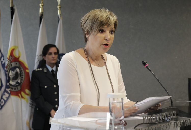 Γεροβασίλη σε Πέτσα: Υποδείξεις για τον τρόπο που θα αμυνθώ νομικά δε δέχομαι