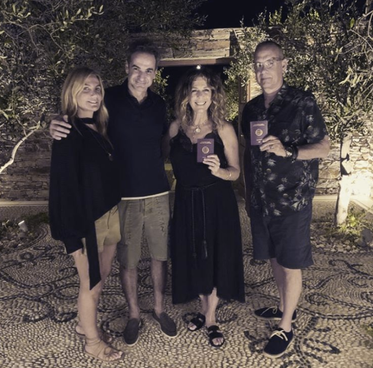 Συνάντηση του πρωθυπουργού με τον… Έλληνα πολίτη Τομ Χανκς στην Αντίπαρο