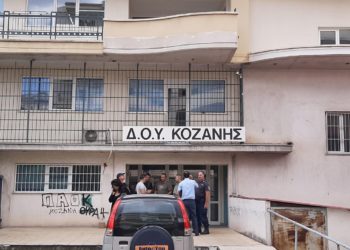 Τηλεφωνική επικοινωνία Μητσοτάκη-Κικίλια για τους τραυματίες εφοριακούς της Κοζάνης