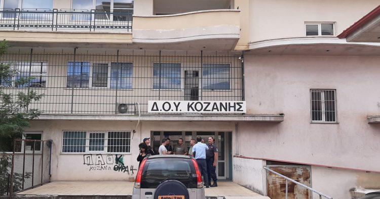 Τηλεφωνική επικοινωνία Μητσοτάκη-Κικίλια για τους τραυματίες εφοριακούς της Κοζάνης