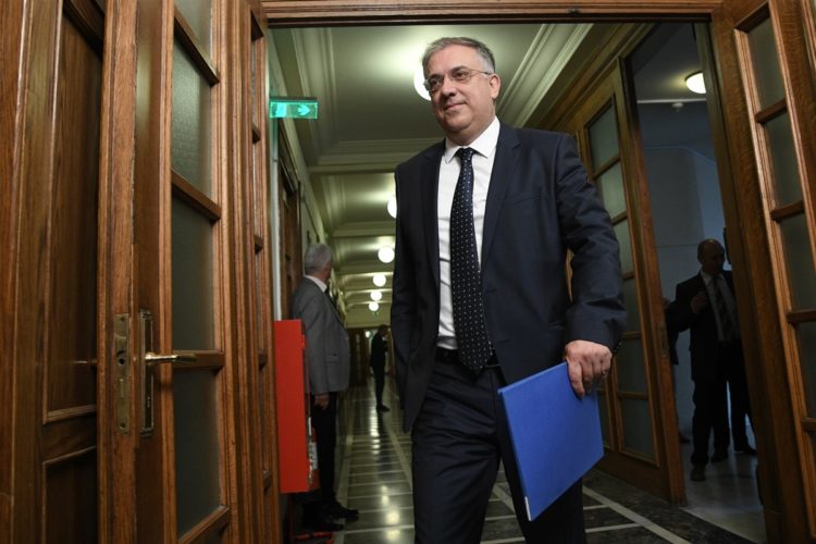 Θεοδωρικάκος: Πανελλαδικές εξετάσεις για την απονομή ιθαγένειας σε αλλοδαπούς