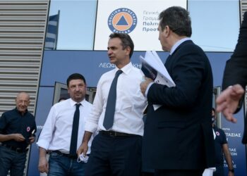 Επίσκεψη Μητσοτάκη στην Πολιτική Προστασία: Να είμαστε έτοιμοι να αντιμετωπίσουμε κάθε πρόκληση