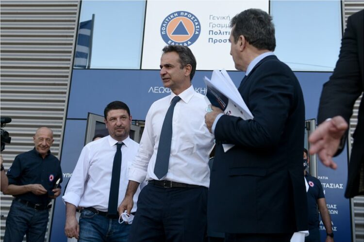 Επίσκεψη Μητσοτάκη στην Πολιτική Προστασία: Να είμαστε έτοιμοι να αντιμετωπίσουμε κάθε πρόκληση