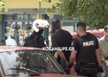 Κοζάνη: «Σηκωτός» στον εισαγγελέα ο δράστης της επίθεσης με τσεκούρι στους εφοριακούς (video)