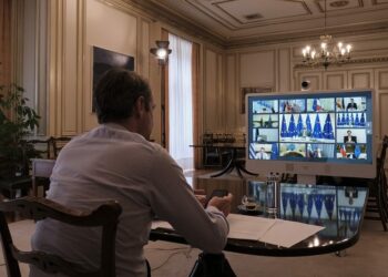 Τηλεδιάσκεψη του Κ. Μητσοτάκη με πολιτικούς ηγέτες για τον covid-19