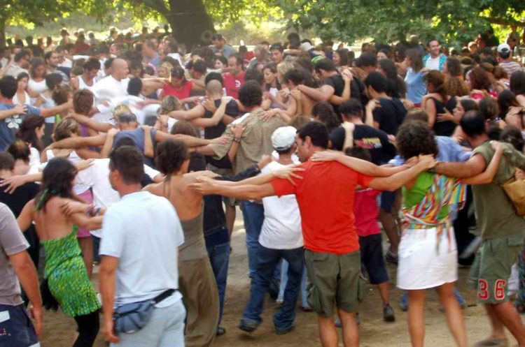 Προς απαγόρευση των πανηγυριών μέχρι τέλος Ιουλίου – Εντείνονται οι έλεγχοι στα χερσαία σύνορα