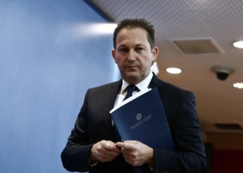 Πέτσας: Ο κ. Τσίπρας παίρνοντας αγκαλιά τον κ. Παππά, δείχνει ότι όλα ήταν σε γνώση του