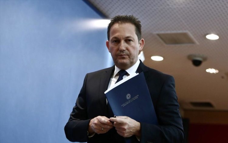 Πέτσας: Ο κ. Τσίπρας παίρνοντας αγκαλιά τον κ. Παππά, δείχνει ότι όλα ήταν σε γνώση του