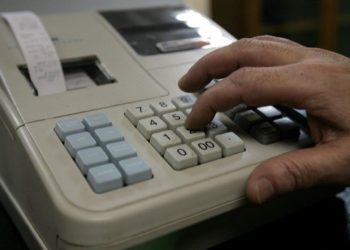 ΑΑΔΕ: Παράταση στην απόσυρση των ταμειακών μηχανών