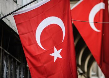 Το ζήτημα της έκδοσης των 8 Τούρκων αξιωματικών επαναφέρει η Άγκυρα