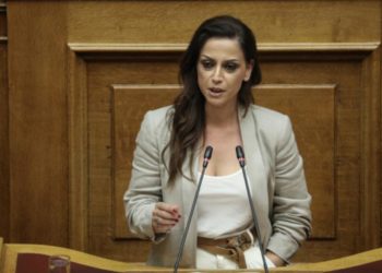 ΣΥΡΙΖΑ: Εξώδικο της Ραλλίας Χρηστίδου σε δημοσιογράφο λόγω ανάρτησης με προσβλητικά και σεξιστικά σχόλια