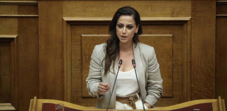 ΣΥΡΙΖΑ: Εξώδικο της Ραλλίας Χρηστίδου σε δημοσιογράφο λόγω ανάρτησης με προσβλητικά και σεξιστικά σχόλια