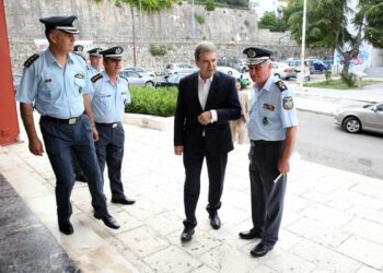 Συσκέψεις Μ. Χρυσοχοϊδη στη Μύκονο: Στο επίκεντρο η ασφάλεια και οι έλεγχοι για πρόληψη του κορονοϊού