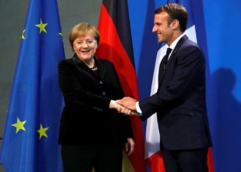 Μακρόν σε Μέρκελ: Φτάσαμε ένα βήμα πριν ανοίξουμε πυρ κατά των Τούρκων