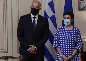 Καταργείται η μάσκα για τους πελάτες στα εμπορικά κέντρα και το όριο των έξι ατόμων ανά τραπέζι
