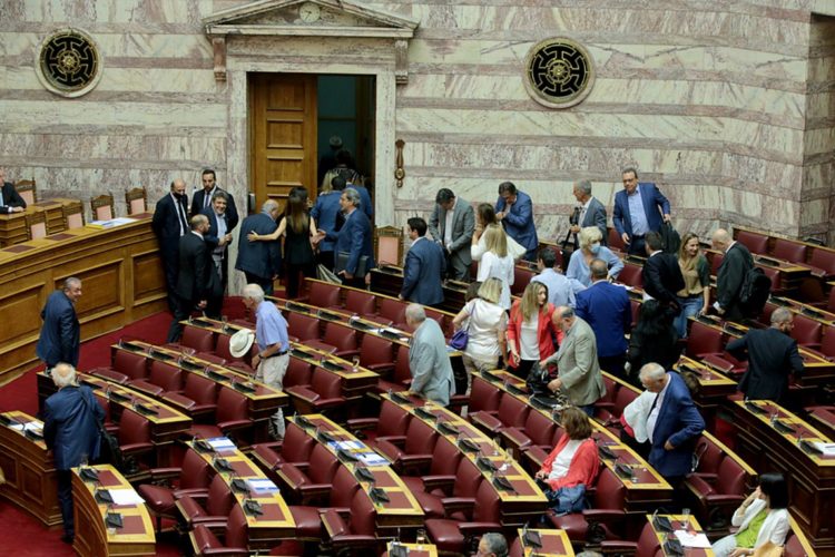 Παραπομπή Παπαγγελόπουλου: Αποχώρησε ο ΣΥΡΙΖΑ από τη Βουλή πριν την έναρξη της ψηφοφορίας