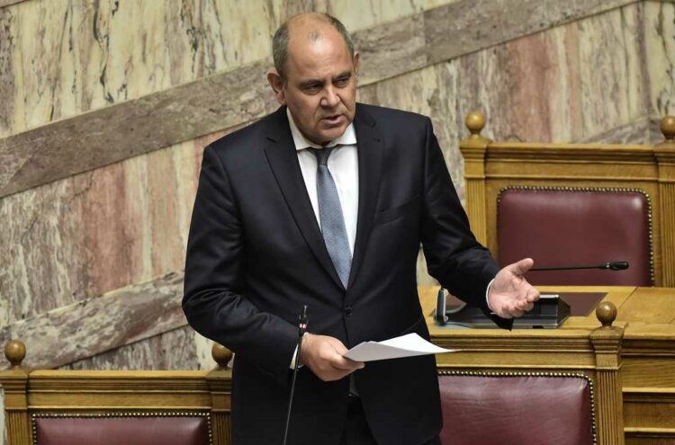 Σε καραντίνα λόγω κορονοϊού ο υφυπουργός Παιδείας, Β. Διγαλάκης