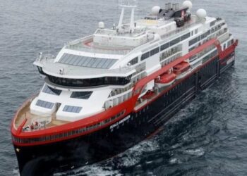 Κορονοϊός: Θετικοί στον ιό 33 ναυτικοί σε κρουαζιερόπλοιο